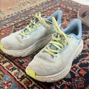 Hoka Arahi 7 Women’s Running Shoes